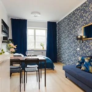 Apartment Stadion Narodowy Mini Studio: Metro-adjacent, Warsaw